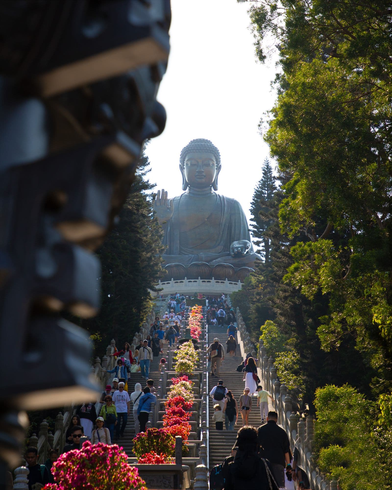 พระใหญ่เทียนถานบนเกาะลันเตา ฮ่องกง ยามพระอาทิตย์ตก