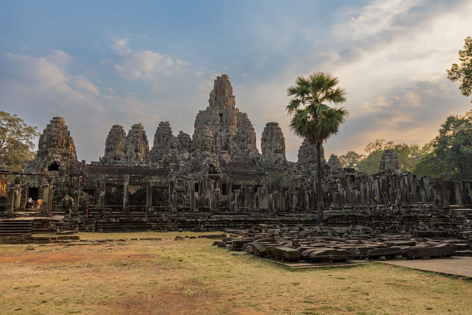 ใบหน้าหินสลักที่ปราสาทบายน เสียมเรียบ