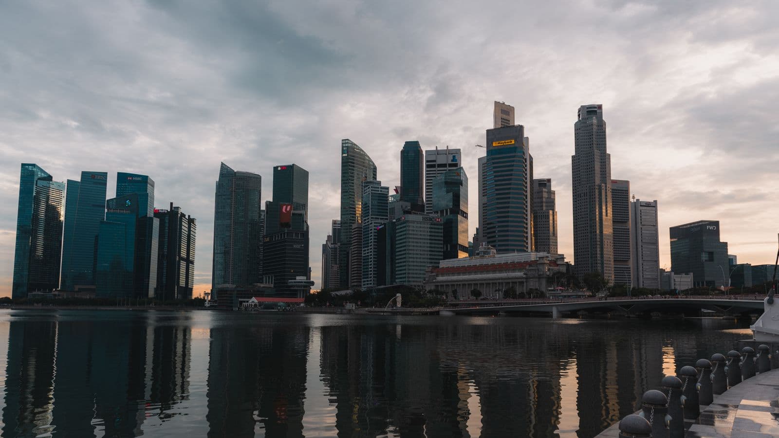 ตึกสูงใจกลางเมืองสิงคโปร์