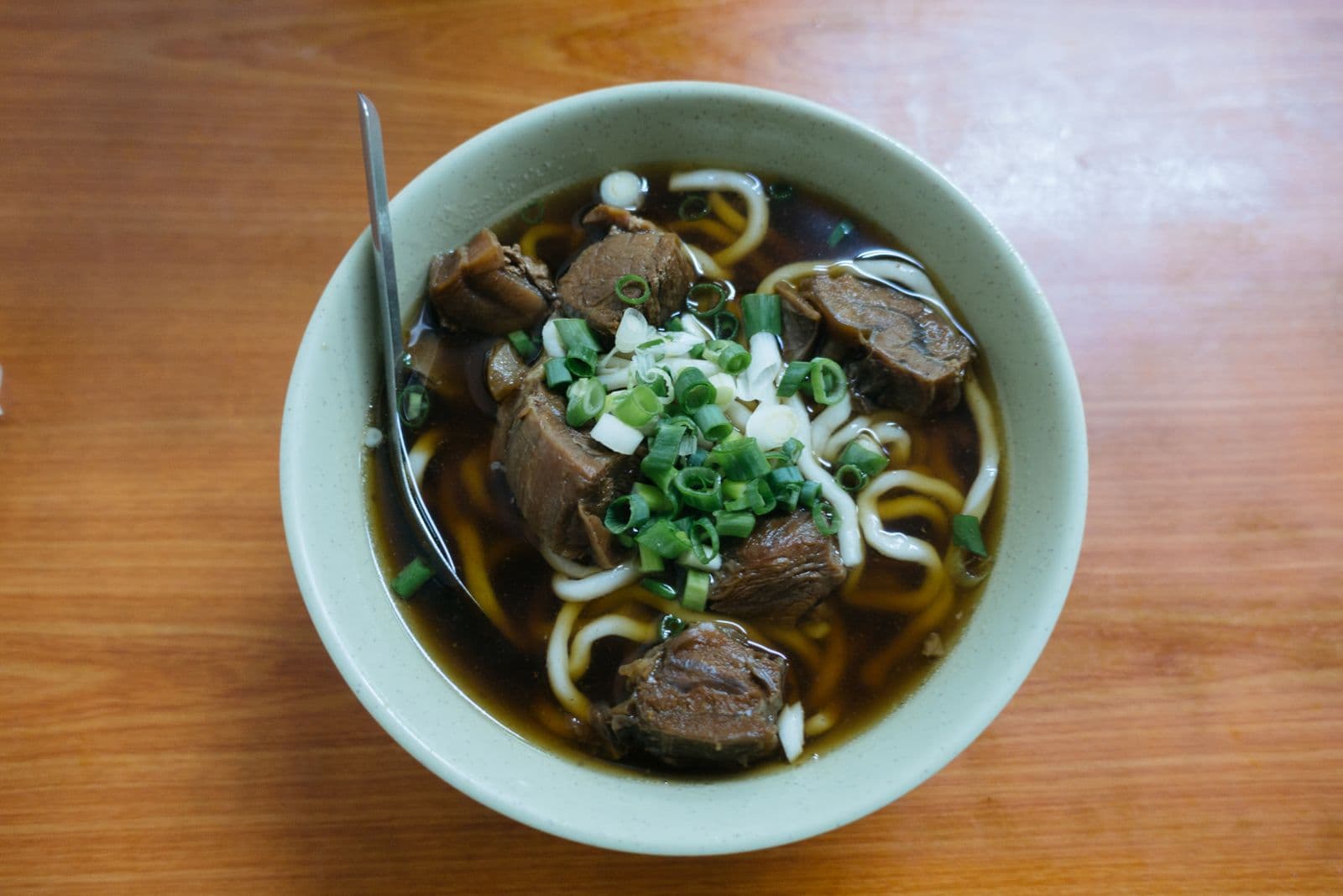 บะหมี่เนื้อตุ๋นไต้หวัน เมนูขึ้นชื่อของไทเป