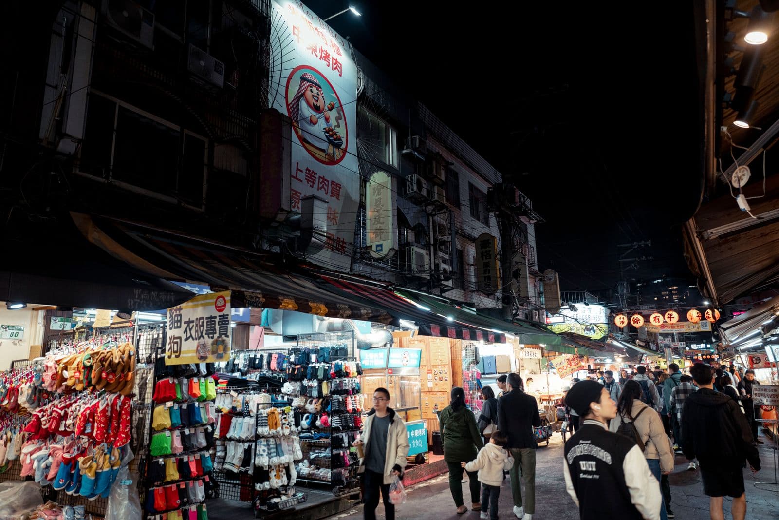 บรรยากาศคึกคักของตลาดกลางคืนในไทเป ไต้หวัน