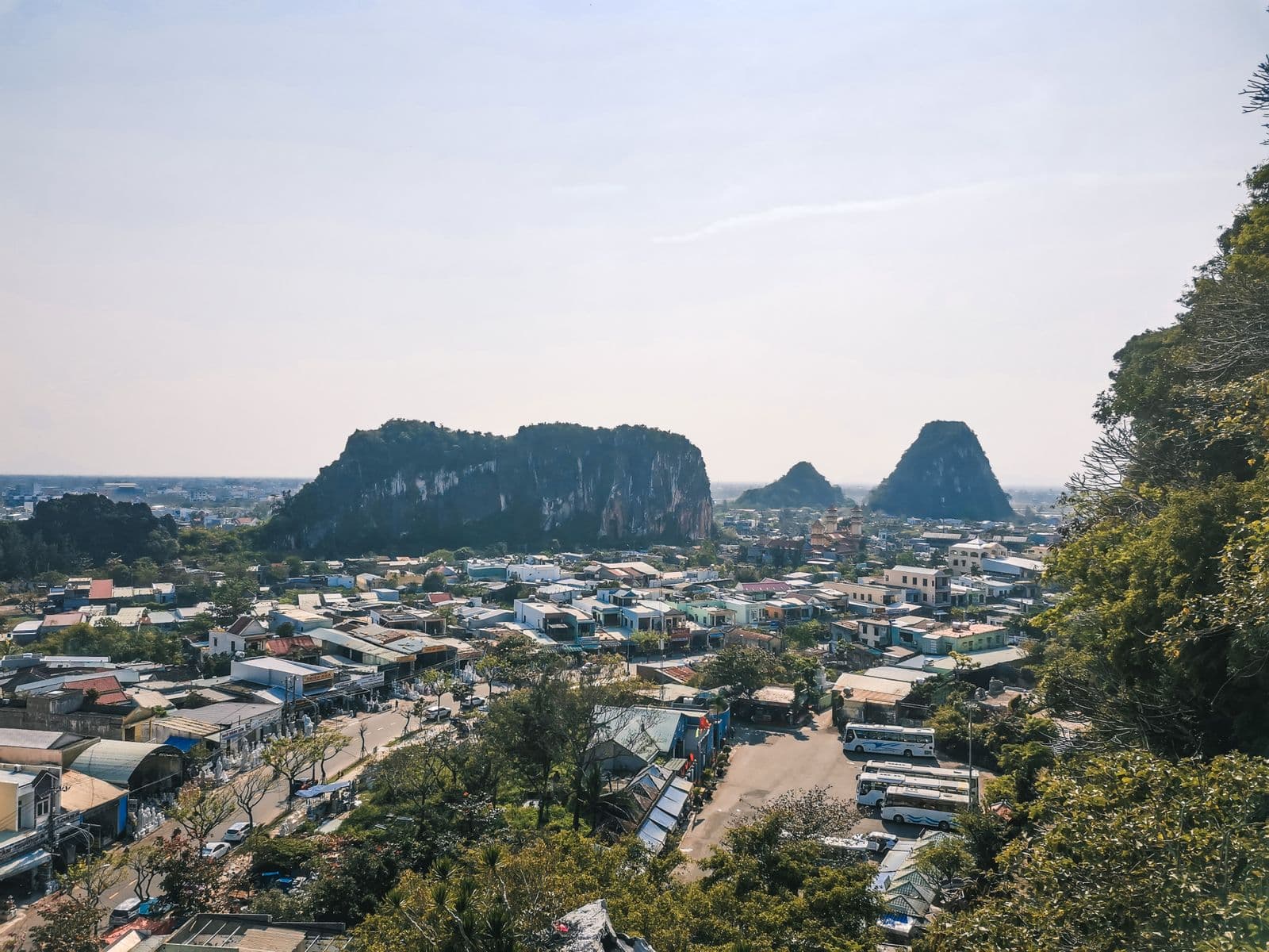 วิวเมืองดานังจากยอดเขาหินอ่อน